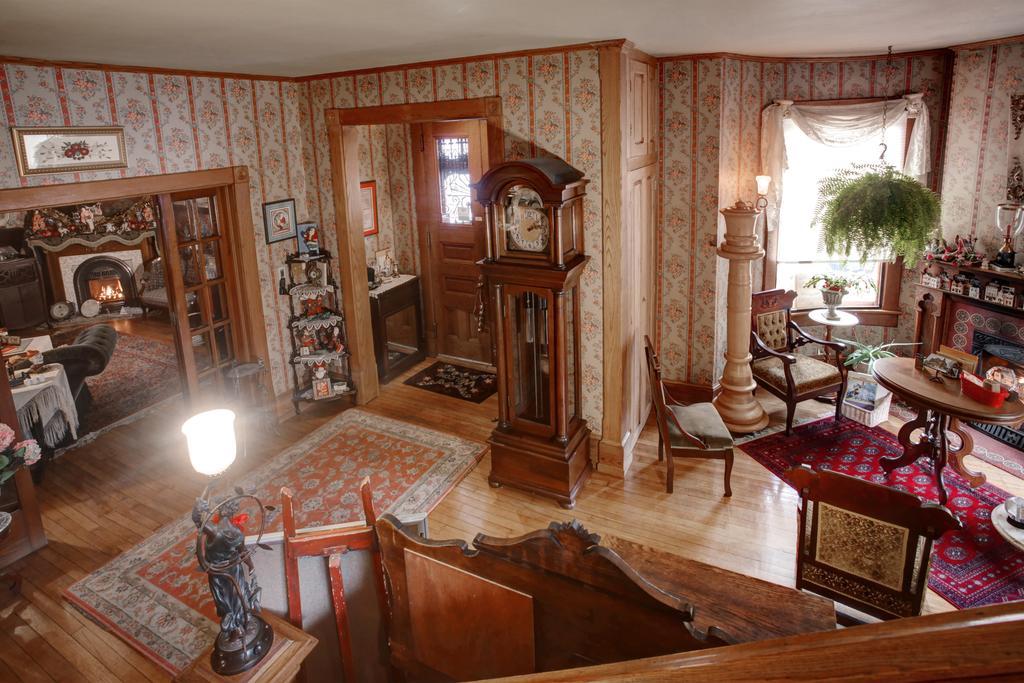 The Queen, A Victorian Bed & Breakfast Bellefonte Exterior foto
